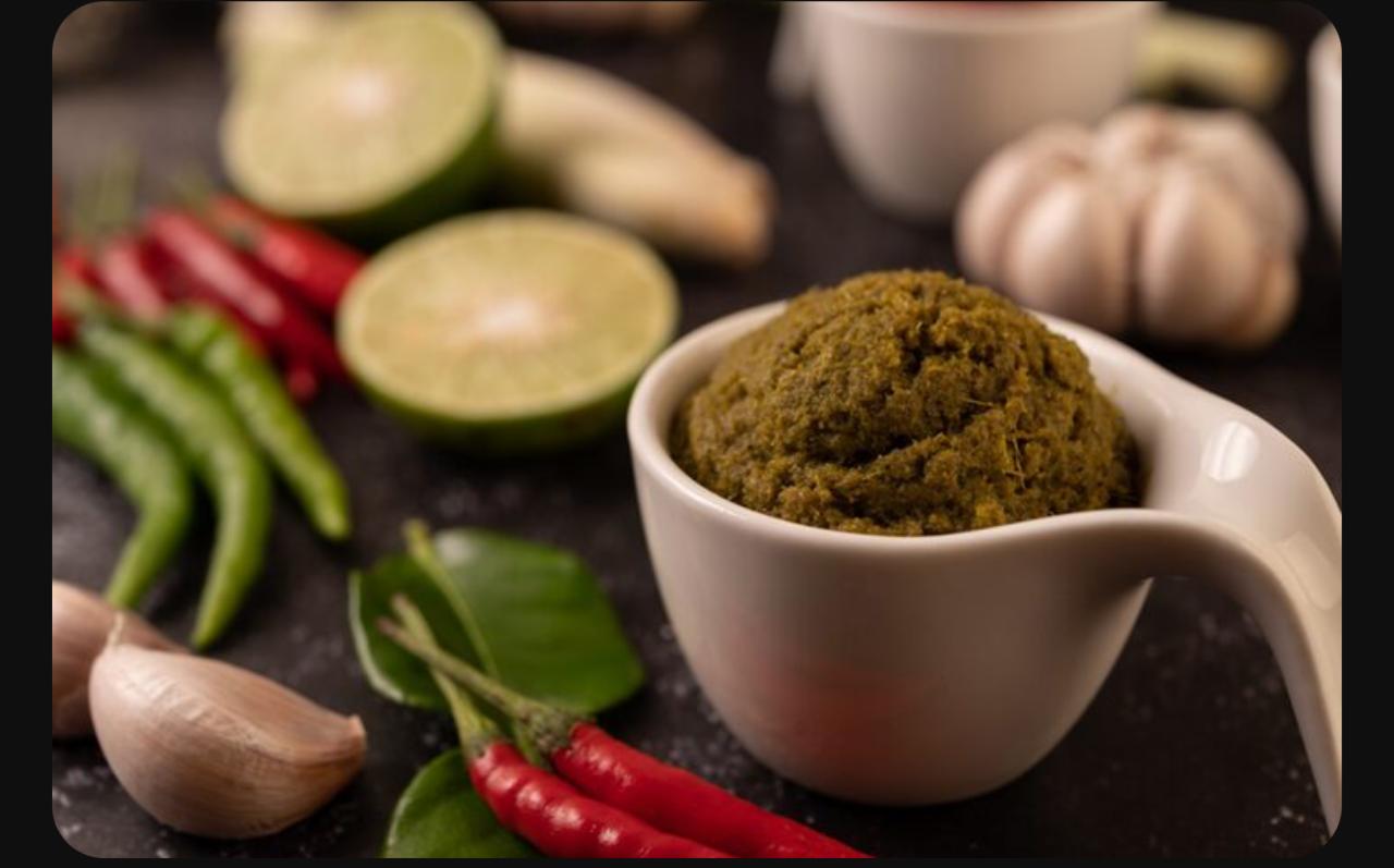 9 Hubs Green Chilli Coriander Paste with  Jeera & Ginger Garlic 200g Glass